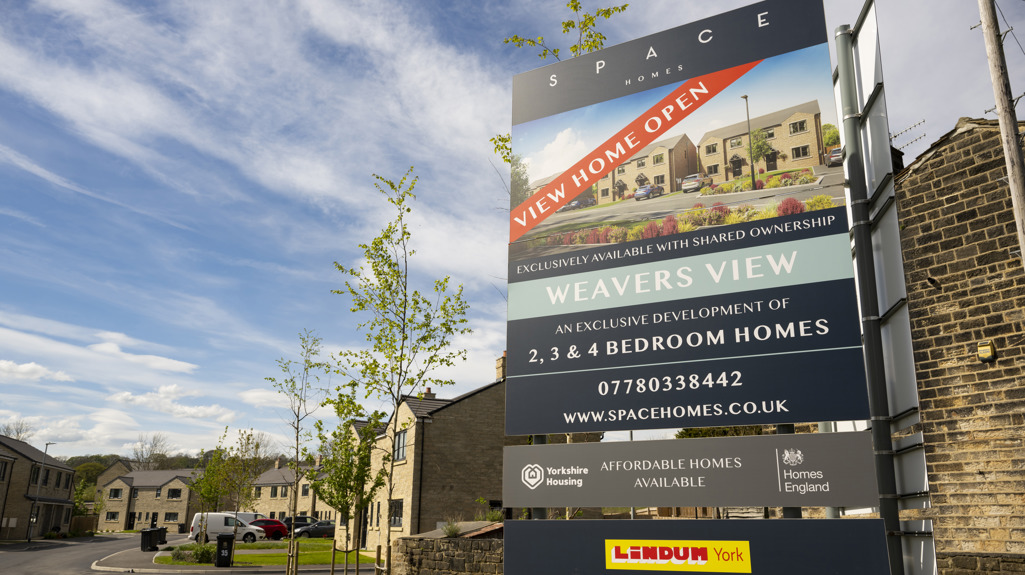 Weavers view sign for 2,3,4 bedroom homes 